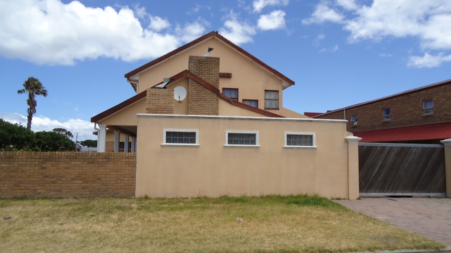 3 Bedroom Property for Sale in Gustrouw Western Cape